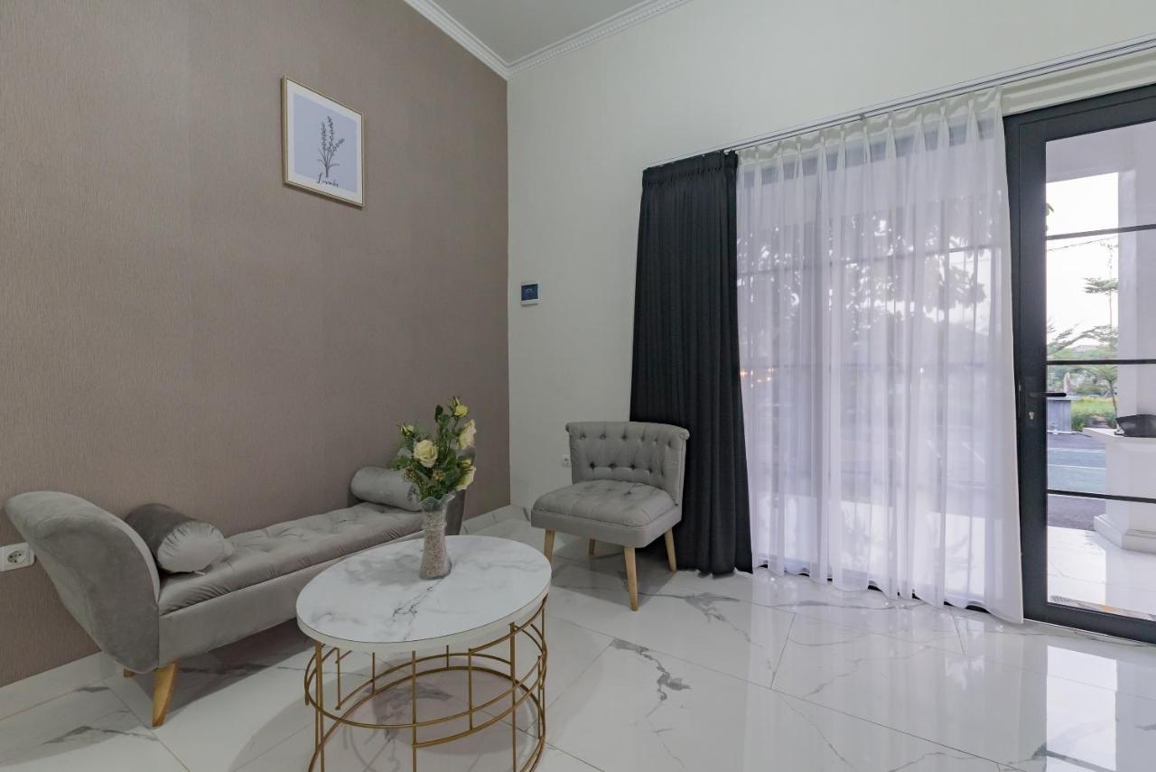 Urbanview Hotel Khayrizsan Tasikmalaya By Reddoorz Buitenkant foto