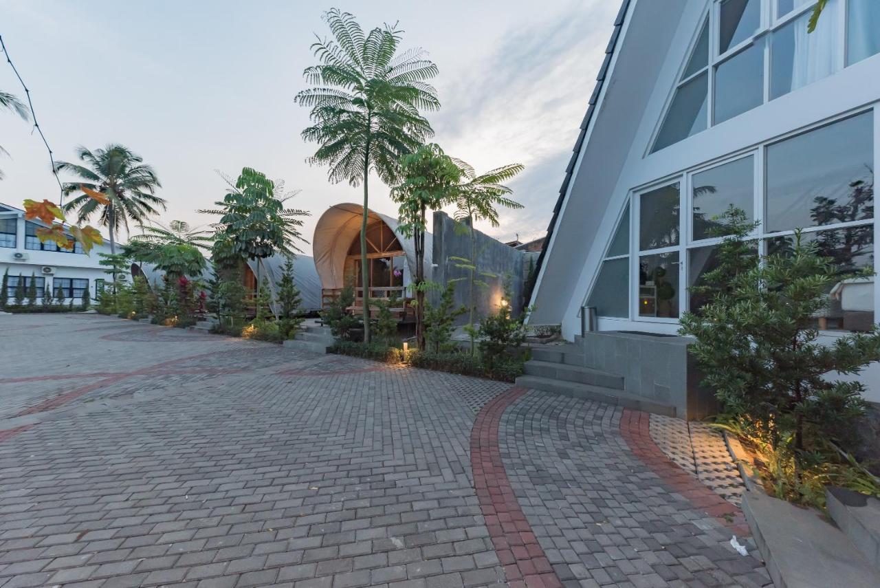 Urbanview Hotel Khayrizsan Tasikmalaya By Reddoorz Buitenkant foto